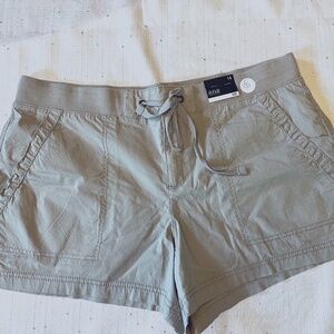 a.n.a.  light gray twill shorts elastic waist size 14